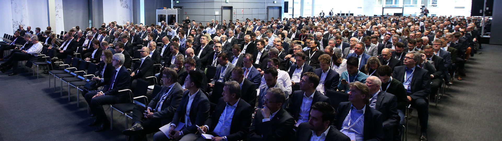 A picture that shows people attending a talk at the international congress for plastics in automotive engineering
